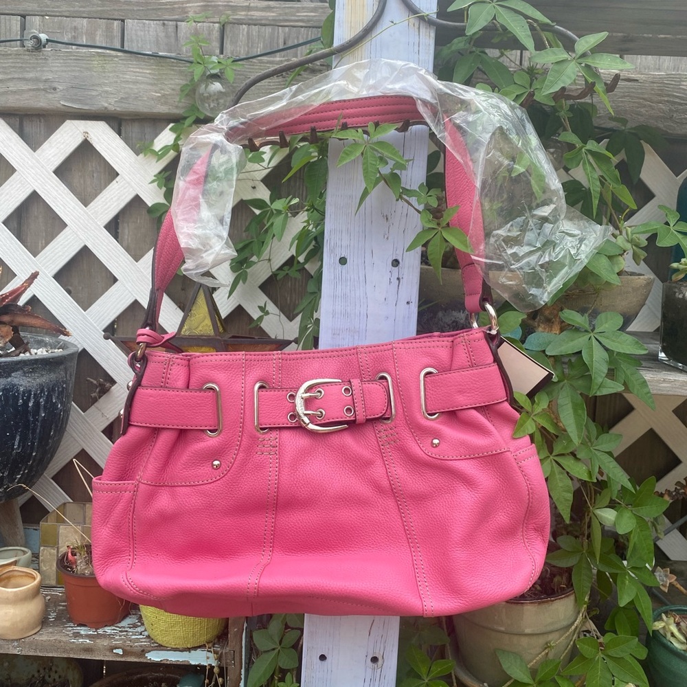 New with tag! Pink leather Tignanello purse with lots of compartments!
